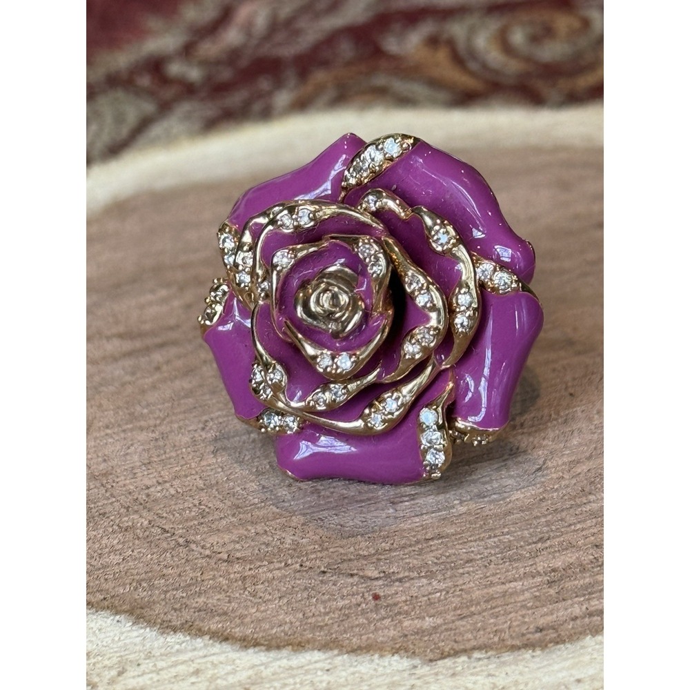 Large Chunky Enameled Rhinestone Rose‎ Cocktail Ring Sz 8 Gold Tone - Picture 2 of 6